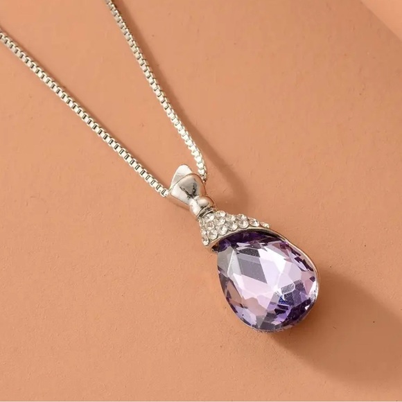 Purple Amethyst and Silver Water Drop Necklace And Earrings Jewelry Set - Picture 7 of 12